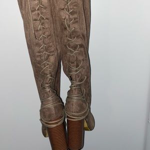 THIGH HIGH TAN HEEL BOOTS